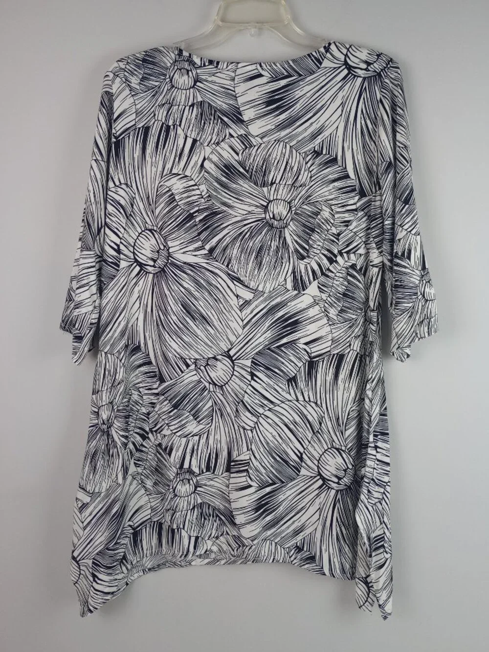J Valdi Womens S Black White 3/4 Sleeve Flower Shark Bite‎ Tunic Cover Dress Top